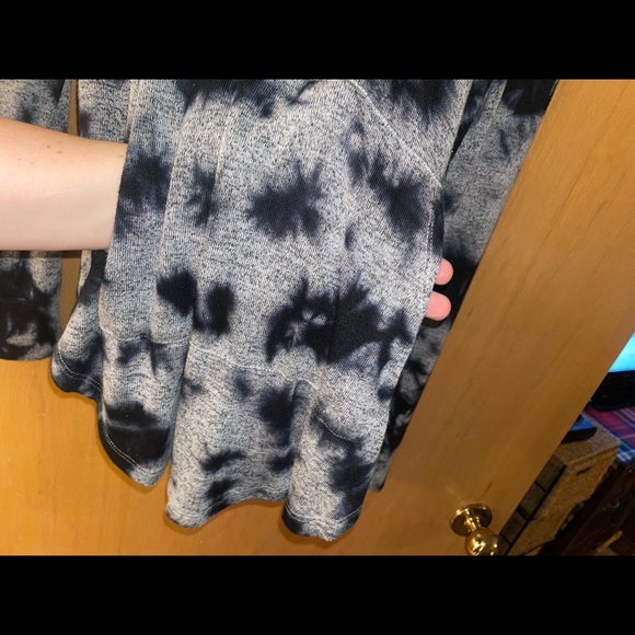 Ladies tie dye long sleeve hooded shirt - Picture 2 of 4